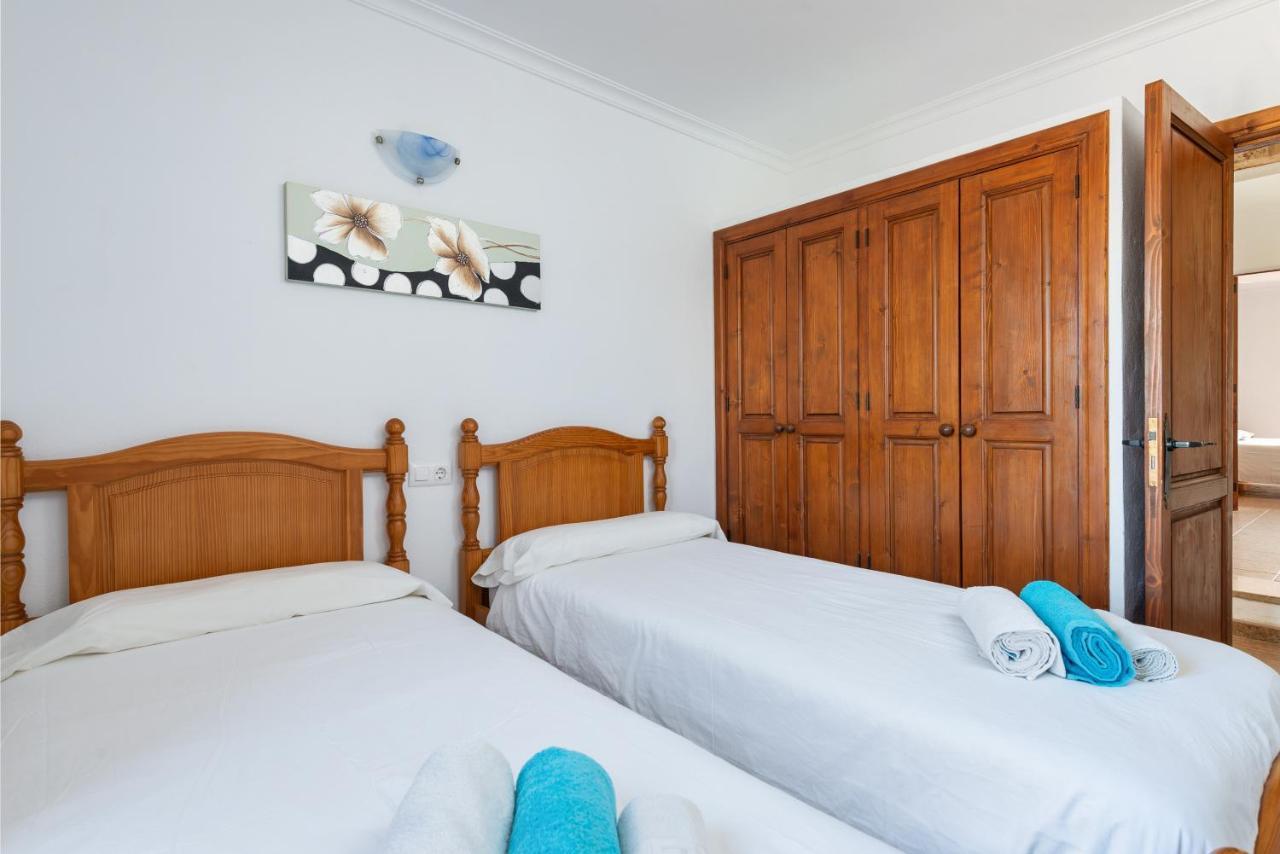 Pou D,ambroitx, Pool And Sea Views In Villa *