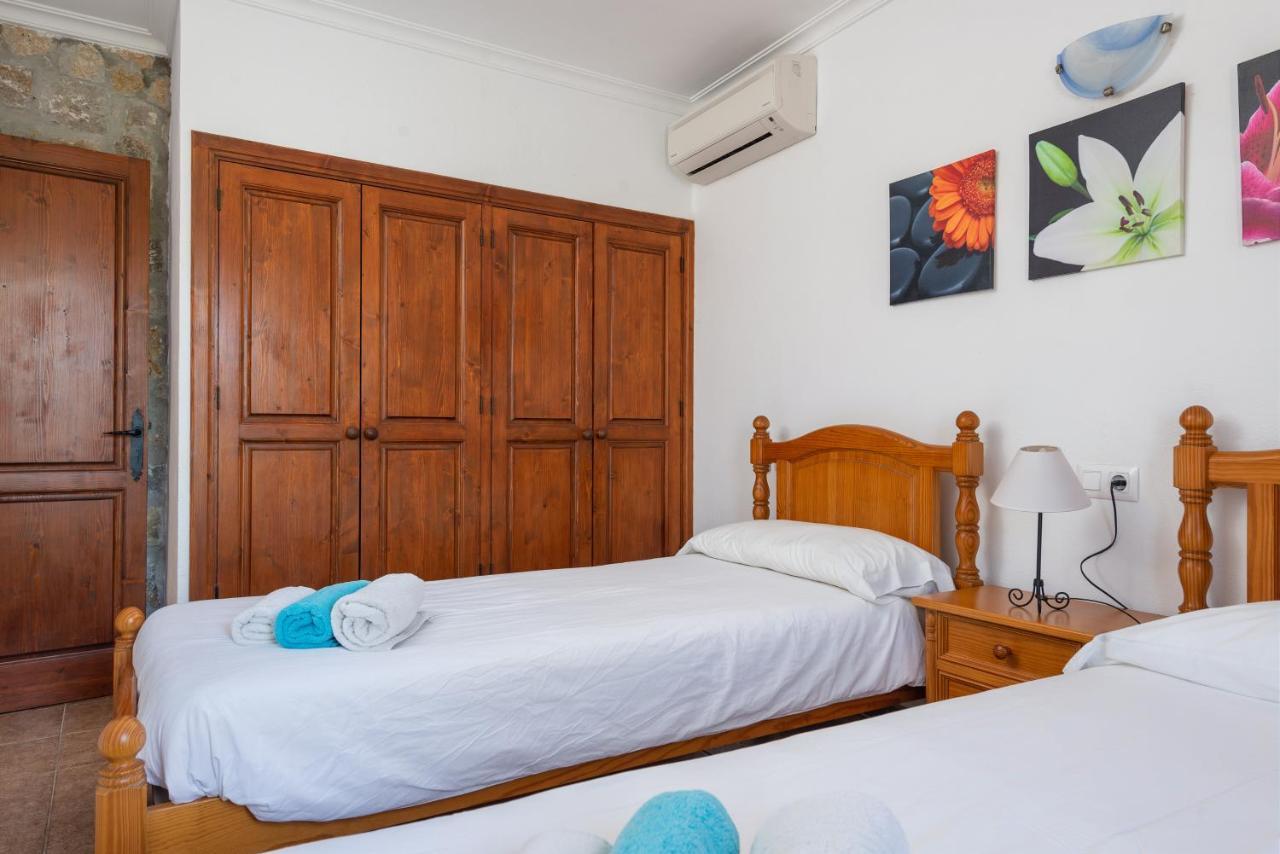 Pou D,ambroitx, Pool And Sea Views In *