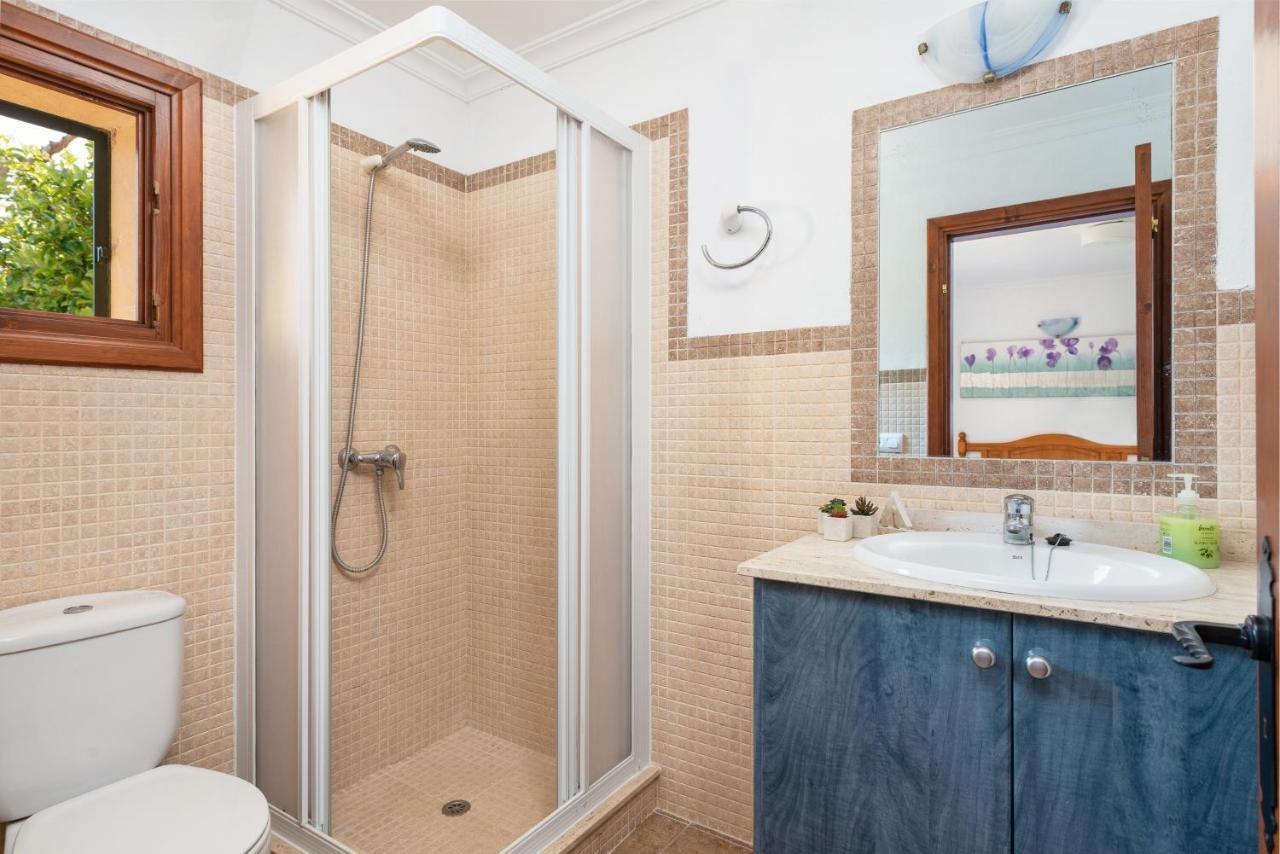 Pou D,ambroitx, Pool And Sea Views In Villa
