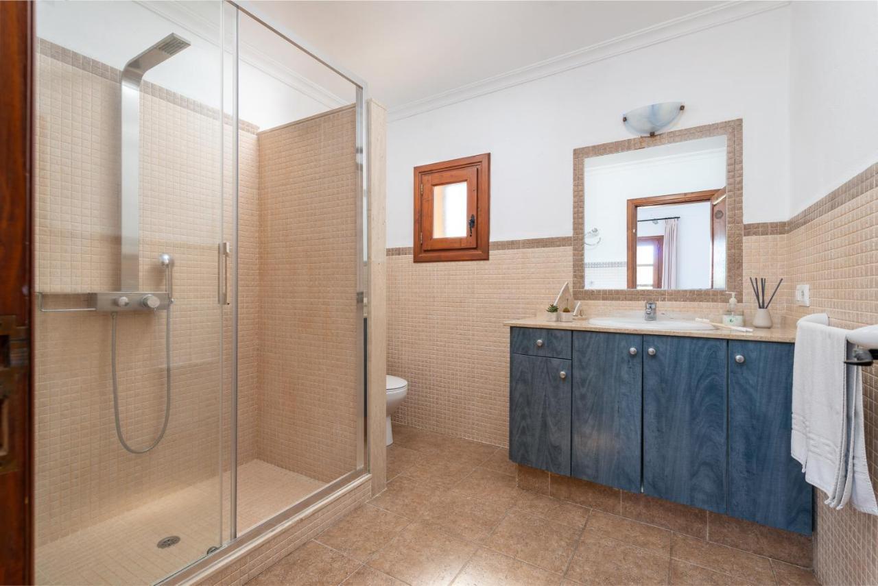 Pou D,ambroitx, Pool And Sea Views In Villa