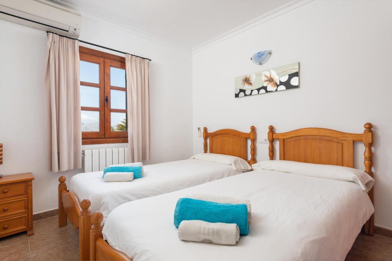 Pou D,ambroitx, Pool And Sea Views In *