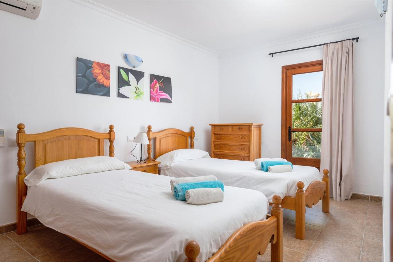 Pou D,ambroitx, Pool And Sea Views In Villa Alcúdia